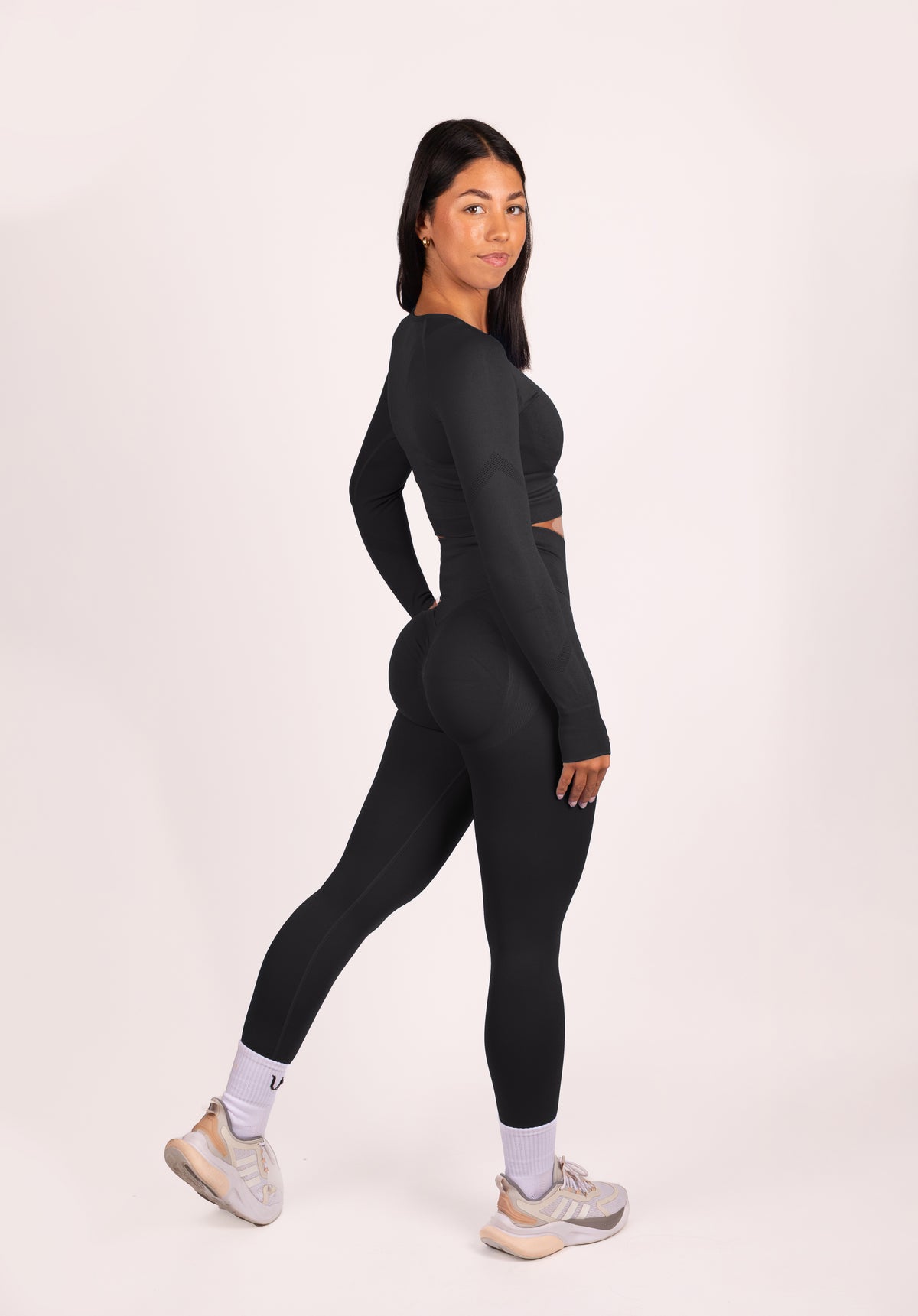 Leonie Premium Scrunch Legging Zwart - Dames fitness kleding zijkant