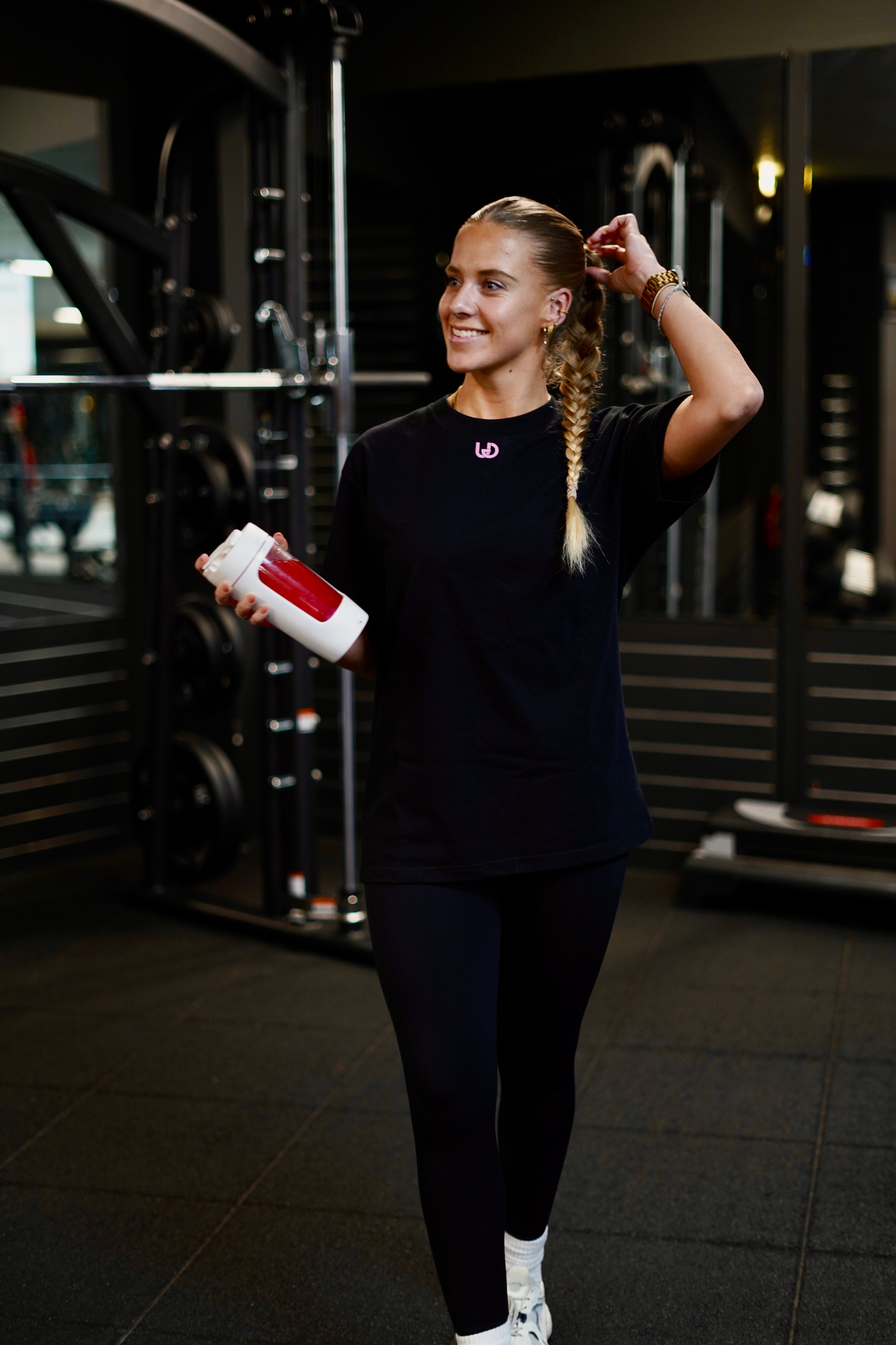 LIMITED EDITION Ultimate Gainz Muscle Mommy Shirt Zwart - Dames activewear detail